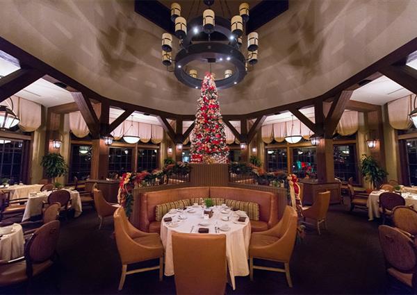 restaurant during Christmas