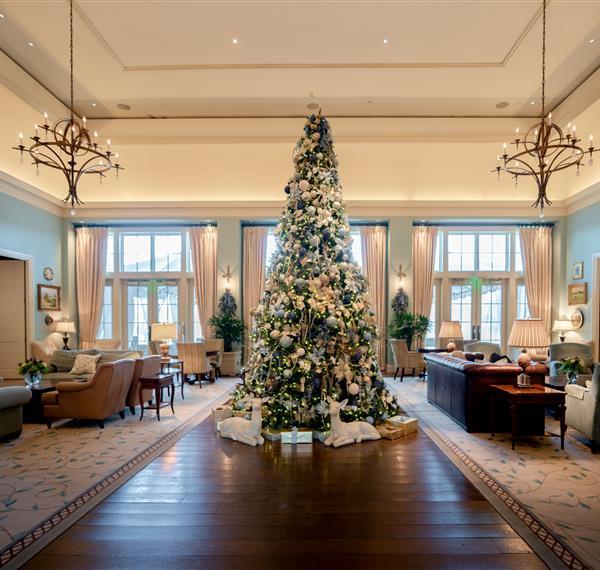 christmas tree in lobby 